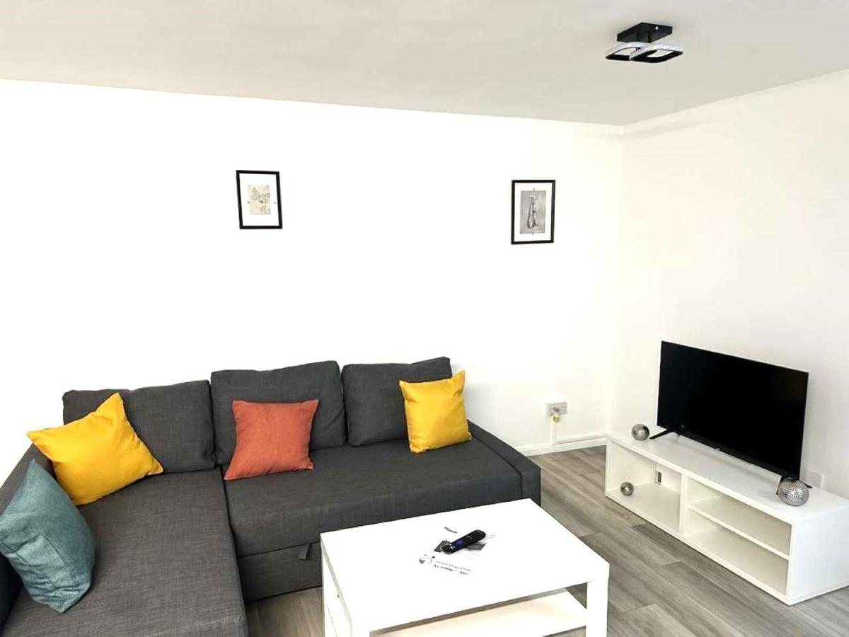 Stylish Apartment At Carlton Grove London Exterior photo